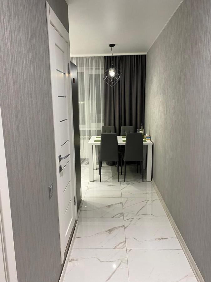 стильная на позняках газ и низкий этаж Apartment Kyiv